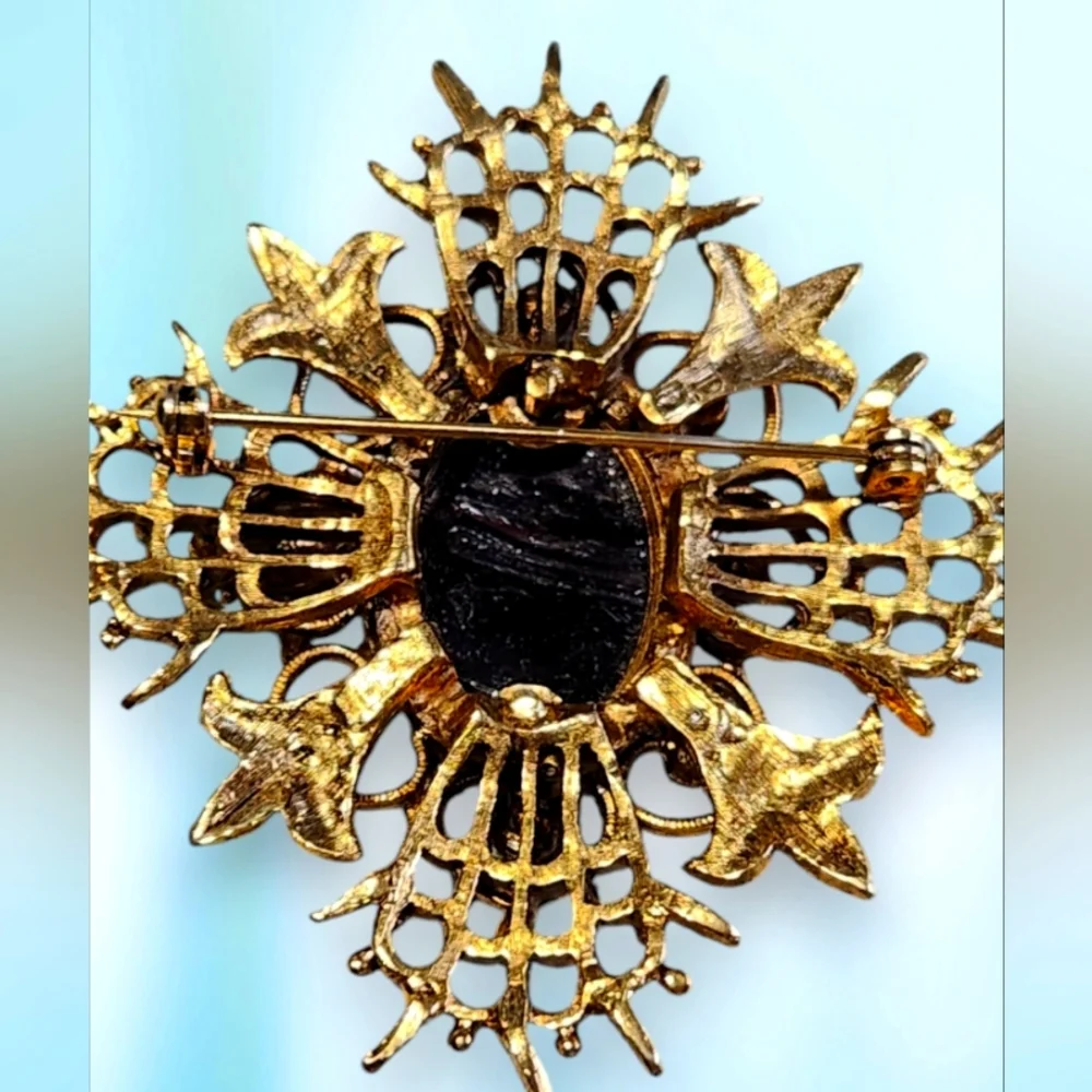 Black Sea Glass Large Vintage Brooch - Picture 2 of 3